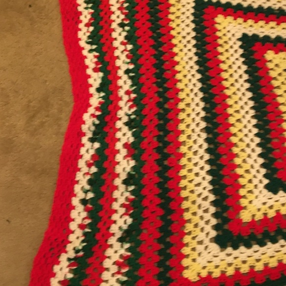 VTG Handmade Crochet Granny Square Blanket Green Red White Yellow Cottagecore - Picture 3 of 10
